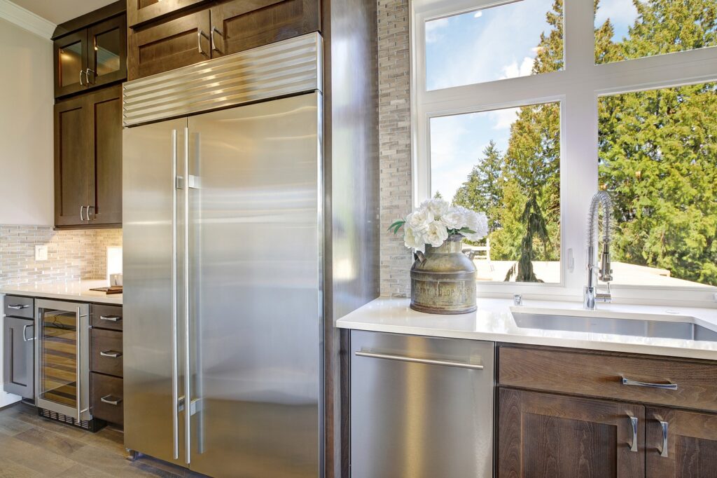 What’s the Difference Between Sub-Zero Integrated and Built-In Refrigerators?