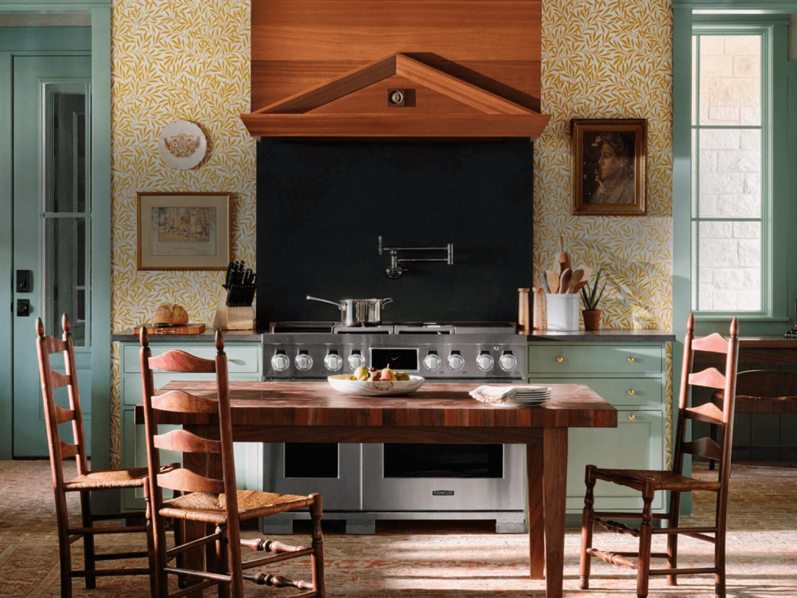 Luxury kitchen with kitchen table
